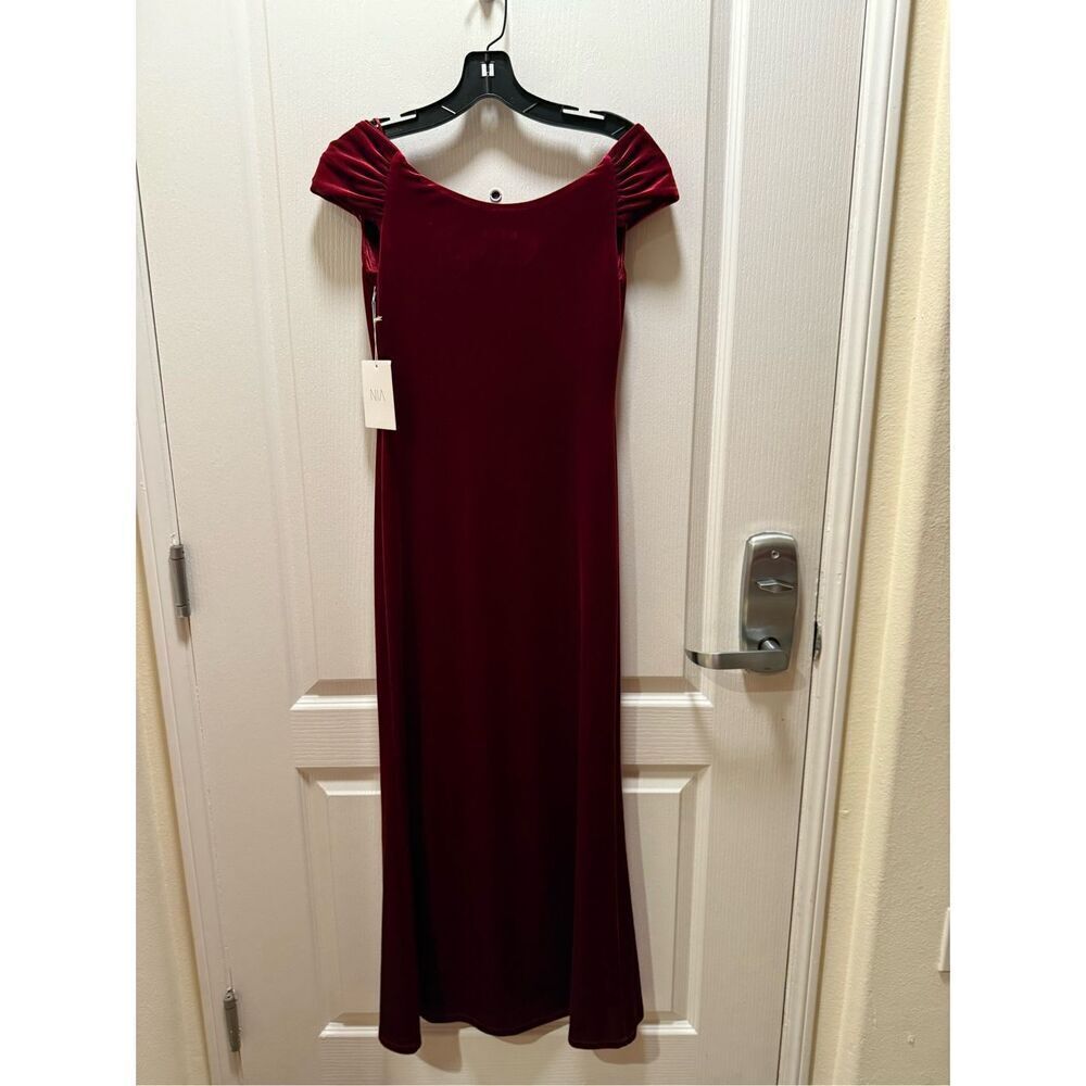 NIA the Brand Off the shoulder Velvet  maxi dress in Burgundy Red  size S NWT - Picture 6 of 7